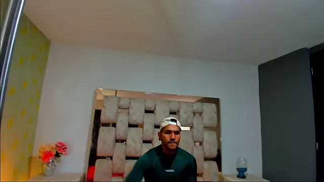 Snapshot of AngelAndChris chatting on 09-12-25, 12:38 AngelAndChris online show from 09-12-25, 12:38