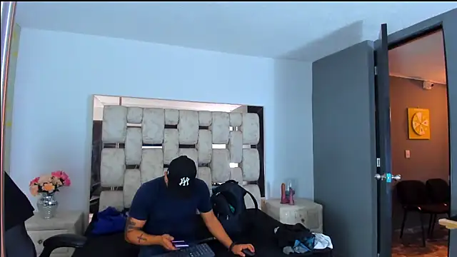 Snapshot of AngelAndChris chatting on 09-18-25, 12:07 AngelAndChris online show from 09-18-25, 12:07