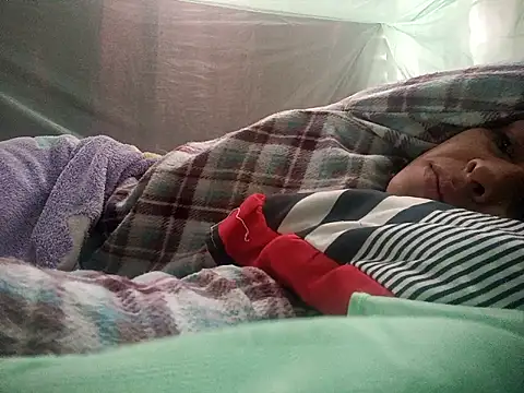 Snapshot of SaraBust chatting on 09-20-25, 01:56 SaraBust online show from 09-20-25, 01:56