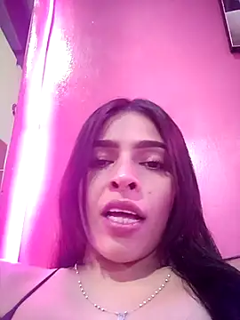 Snapshot of SaraBust chatting on 09-24-25, 05:16 SaraBust online show from 09-24-25, 05:16