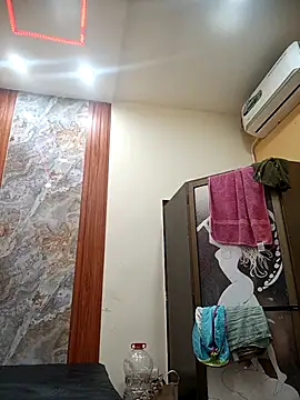 Snapshot of SaraBust chatting on 10-20-25, 02:39 SaraBust online show from 10-20-25, 02:39