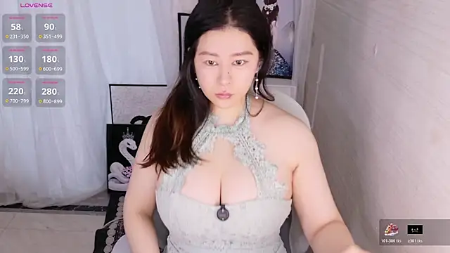 Snapshot of Scarlett-oracle chatting on 11-30-25, 11:09 Scarlett-oracle online show from 11-30-25, 11:09