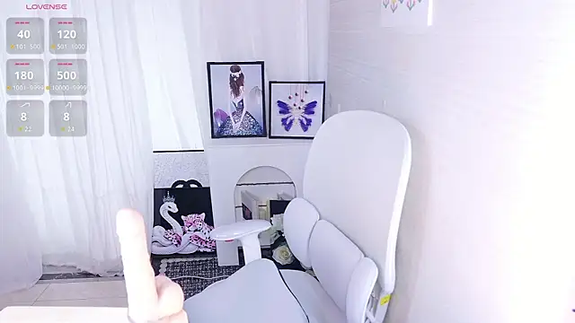 Snapshot of Scarlett-oracle chatting on 12-04-25, 12:31 Scarlett-oracle online show from 12-04-25, 12:31