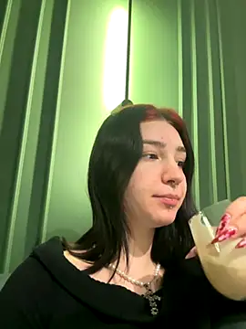 VampyScarlet online show from 10-14-25, 04:24