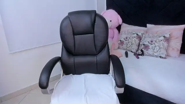 kate lua online show from 12-19-25, 12:01