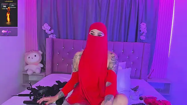Nayla-Mouna online show from 06-30-26, 07:48