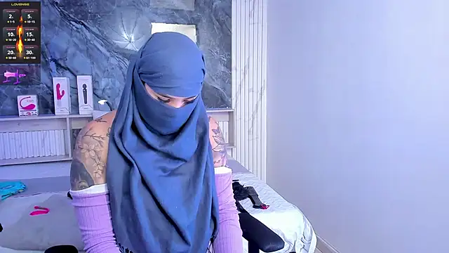 Nayla-Mouna online show from 07-15-26, 12:21