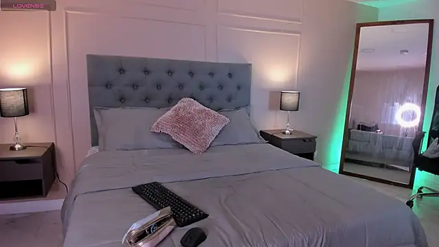 ALICESANDOVAL online show from 09-18-25, 11:45