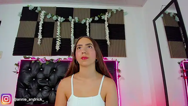  leda swan  online show from 04-19-26, 08:02