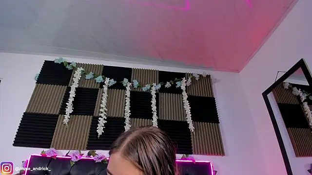  leda swan  online show from 06-07-26, 10:08