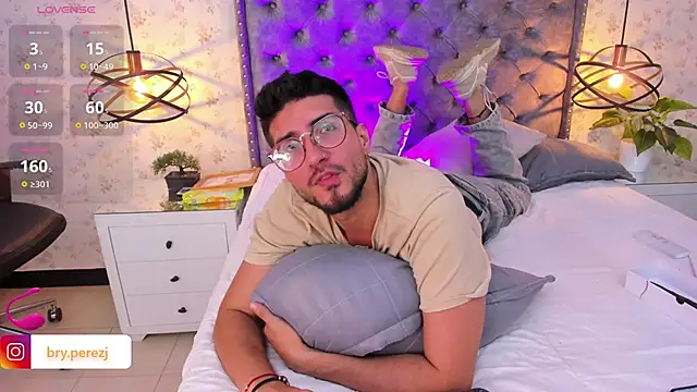 Snapshot of bryXonStorm chatting on 11-09-25, 03:43 bryXonStorm online show from 11-09-25, 03:43