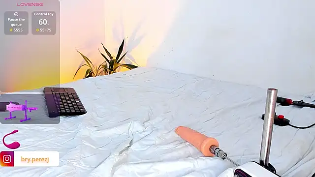 Snapshot of bryXonStorm chatting on 12-19-25, 04:41 bryXonStorm online show from 12-19-25, 04:41