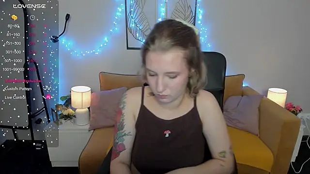 Snapshot of Hailey_Foxy chatting on 09-22-25, 09:00 Hailey Foxy online show from 09-22-25, 09:00