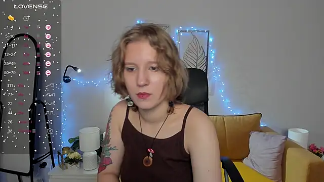 Snapshot of Hailey_Foxy chatting on 09-25-25, 08:51 Hailey Foxy online show from 09-25-25, 08:51