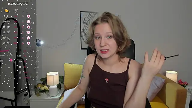 Snapshot of Hailey_Foxy chatting on 09-26-25, 08:51 Hailey Foxy online show from 09-26-25, 08:51