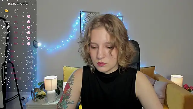 Snapshot of Hailey_Foxy chatting on 09-28-25, 08:52 Hailey Foxy online show from 09-28-25, 08:52