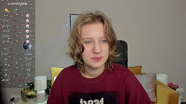 Snapshot of Hailey_Foxy chatting on 10-04-25, 08:45 Hailey Foxy online show from 10-04-25, 08:45