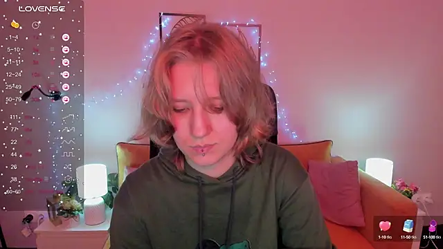 Snapshot of Hailey_Foxy chatting on 10-05-25, 09:07 Hailey Foxy online show from 10-05-25, 09:07