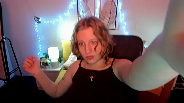 Snapshot of Hailey_Foxy chatting on 10-15-25, 08:58 Hailey Foxy online show from 10-15-25, 08:58