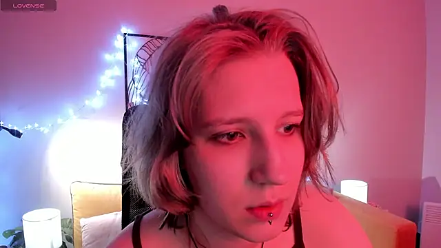 Snapshot of Hailey_Foxy chatting on 10-19-25, 08:48 Hailey Foxy online show from 10-19-25, 08:48