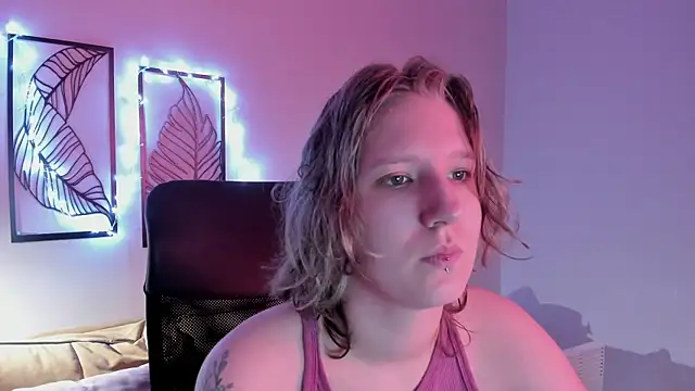 Snapshot of Hailey_Foxy chatting on 11-21-25, 09:30 Hailey Foxy online show from 11-21-25, 09:30