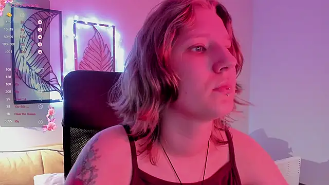 Snapshot of Hailey_Foxy chatting on 11-22-25, 09:19 Hailey Foxy online show from 11-22-25, 09:19