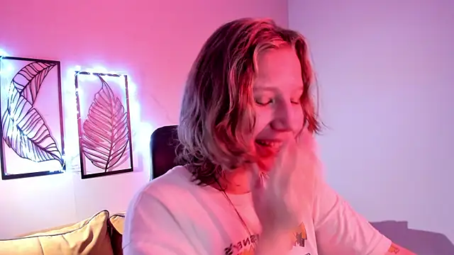 Snapshot of Hailey_Foxy chatting on 11-27-25, 09:00 Hailey Foxy online show from 11-27-25, 09:00