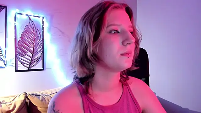 Snapshot of Hailey_Foxy chatting on 11-30-25, 09:35 Hailey Foxy online show from 11-30-25, 09:35