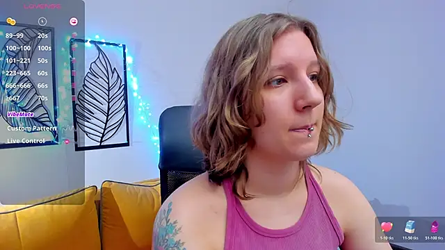 Snapshot of Hailey_Foxy chatting on 12-23-25, 09:51 Hailey Foxy online show from 12-23-25, 09:51