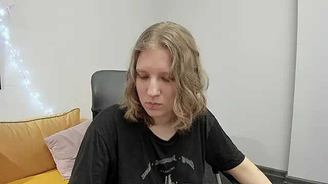 Snapshot of Hailey_Foxy chatting on 02-12-26, 12:44 Hailey Foxy online show from 02-12-26, 12:44