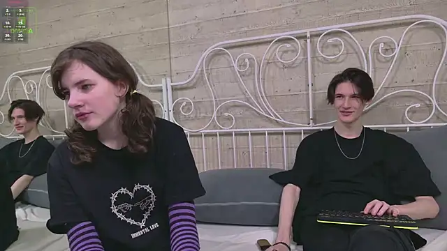 Snapshot of ViviaraNGendy chatting on 09-21-25, 10:39 ViviaraNGendy online show from 09-21-25, 10:39