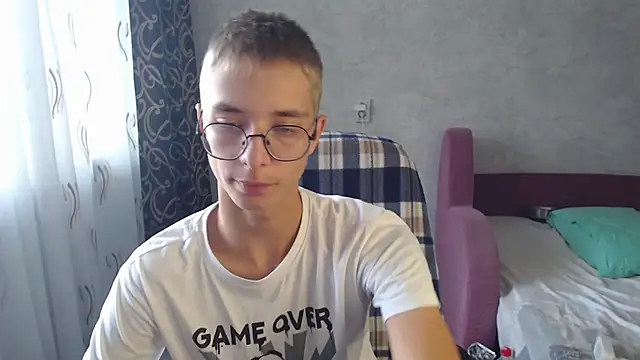 glasses cat online show from 09-20-25, 09:43