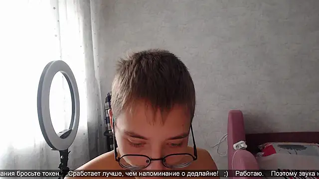 glasses cat online show from 10-18-25, 07:31