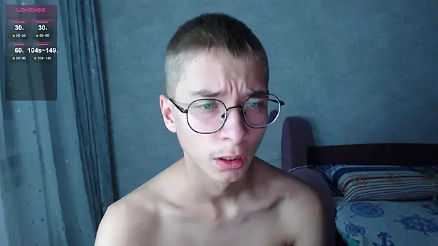 glasses cat online show from 11-18-25, 08:57