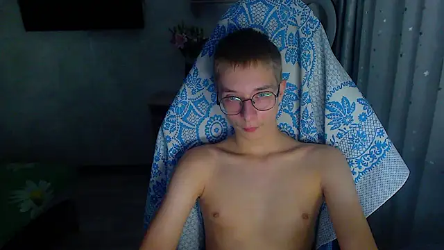 glasses cat online show from 02-14-26, 11:34