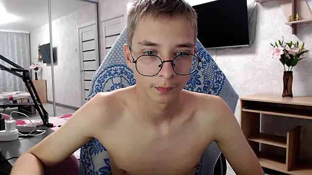 glasses cat online show from 05-10-26, 05:18