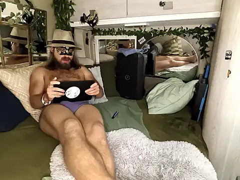 JuliCarl online show from 10-07-25, 08:39