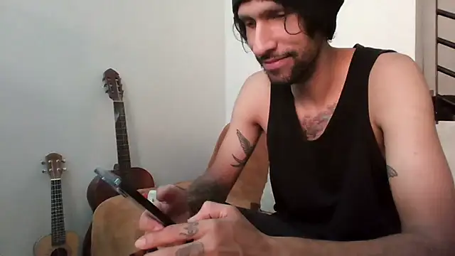 Snapshot of Alejandro92_cali chatting on 06-18-26, 04:00 Alejandro92 cali online show from 06-18-26, 04:00