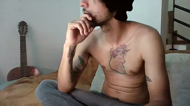 Snapshot of Alejandro92_cali chatting on 06-19-26, 01:48 Alejandro92 cali online show from 06-19-26, 01:48