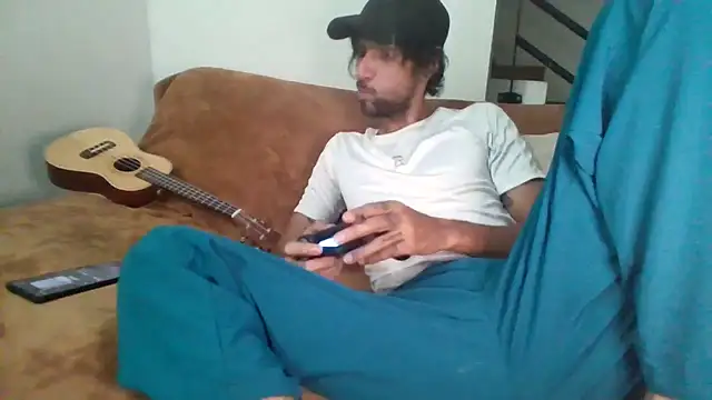 Snapshot of Alejandro92_cali chatting on 06-25-26, 10:47 Alejandro92 cali online show from 06-25-26, 10:47