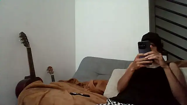 Snapshot of Alejandro92_cali chatting on 07-01-26, 04:47 Alejandro92 cali online show from 07-01-26, 04:47