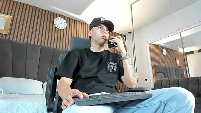 Snapshot of liaamsmiith_ chatting on 10-02-25, 12:23 liaamsmiith online show from 10-02-25, 12:23