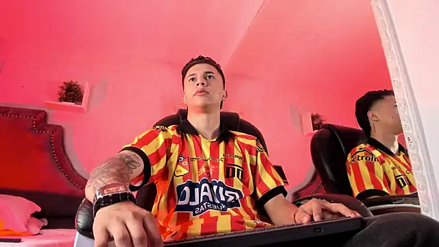 liaamsmiith  online show from 02-08-26, 12:08