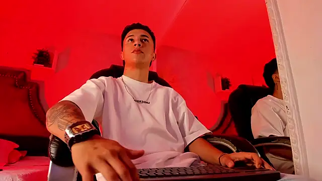 liaamsmiith  online show from 02-10-26, 12:31