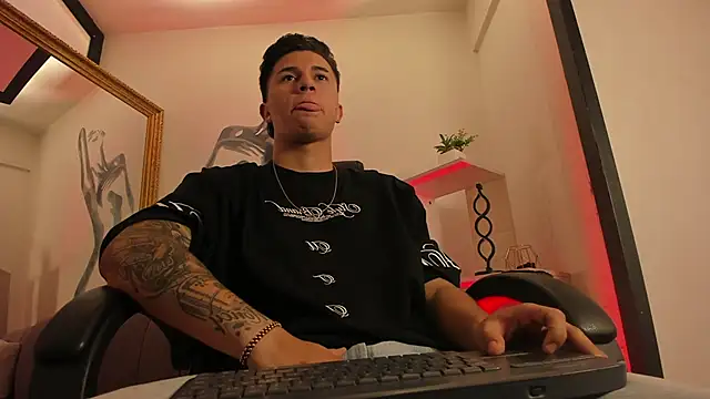 liaamsmiith  online show from 02-12-26, 12:44