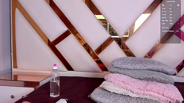 Niicolle Evanss online show from 02-11-26, 08:03