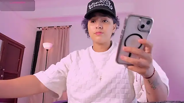 Snapshot of LiaaMoretzz chatting on 01-17-26, 04:06 LiaaMoretzz online show from 01-17-26, 04:06