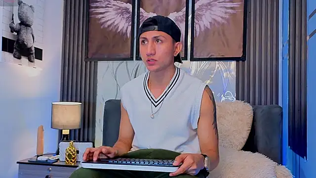 oliver mr  online show from 03-31-26, 07:47