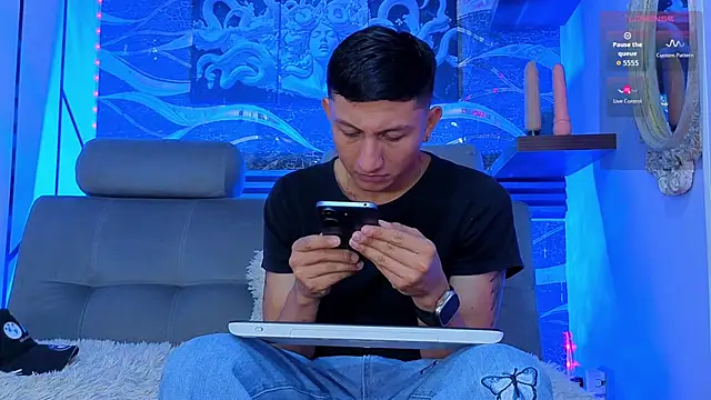 oliver mr  online show from 04-24-26, 07:27