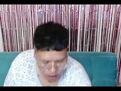 Snapshot of Yulian_bigclit7 chatting on 12-04-25, 12:53 Yulian bigclit7 online show from 12-04-25, 12:53